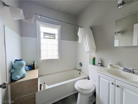 10302 Lamontier Avenue Cleveland OH 44104