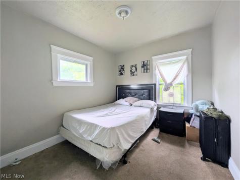 10302 Lamontier Avenue Cleveland OH 44104