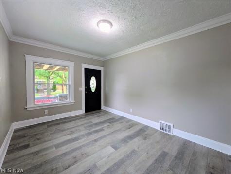 10302 Lamontier Avenue Cleveland OH 44104