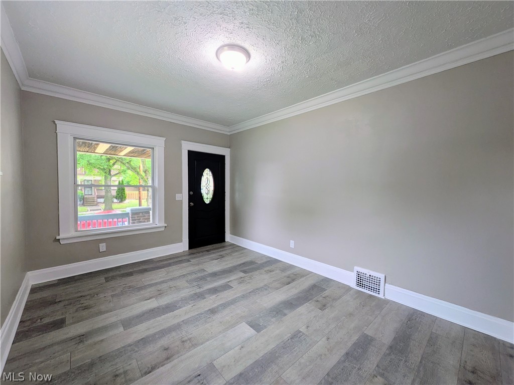 10302 Lamontier Avenue Cleveland OH 44104