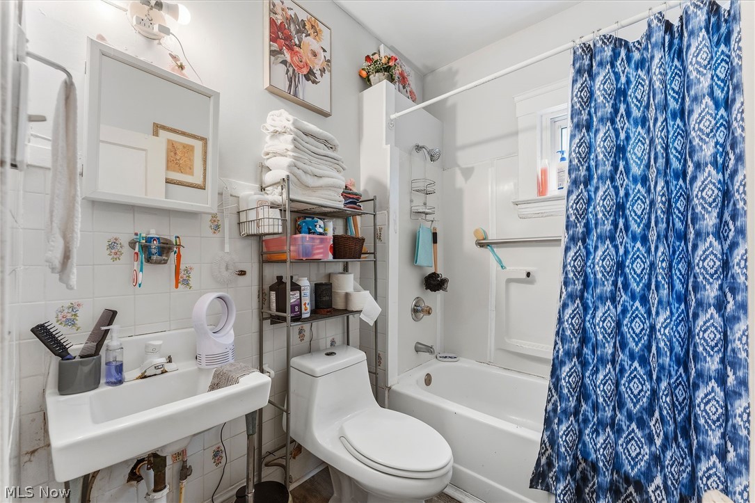 3903 W 32 Cleveland OH 44109