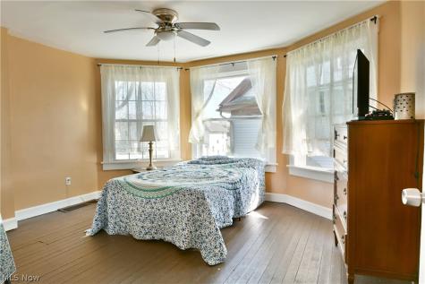 23 Hartzell Avenue Niles OH 44446