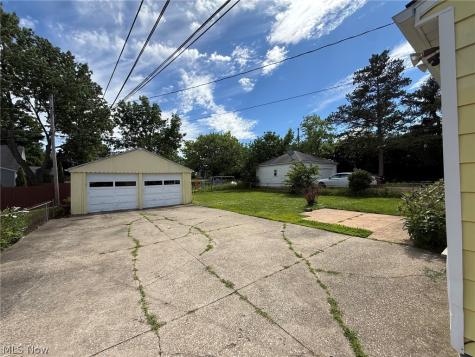 1890-1900 Silver Lake Avenue Cuyahoga Falls OH 44223
