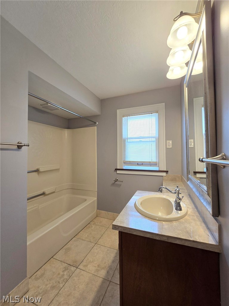 13836-38 Clifton Boulevard Lakewood OH 44107