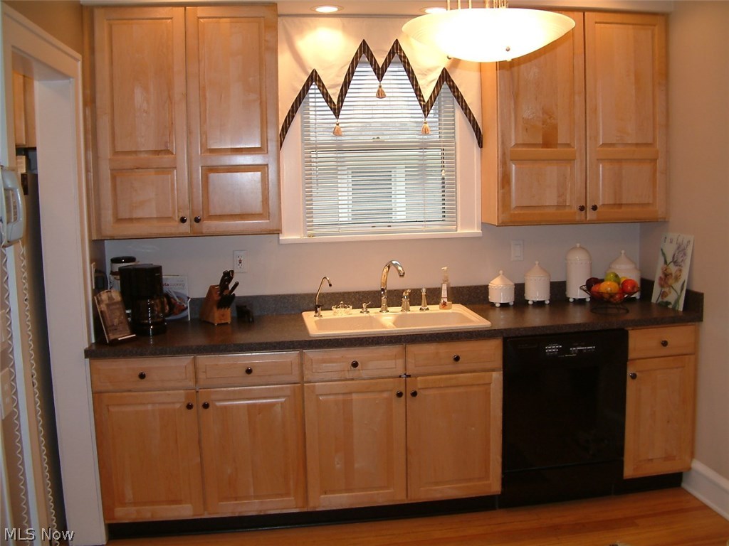 13836-38 Clifton Boulevard Lakewood OH 44107