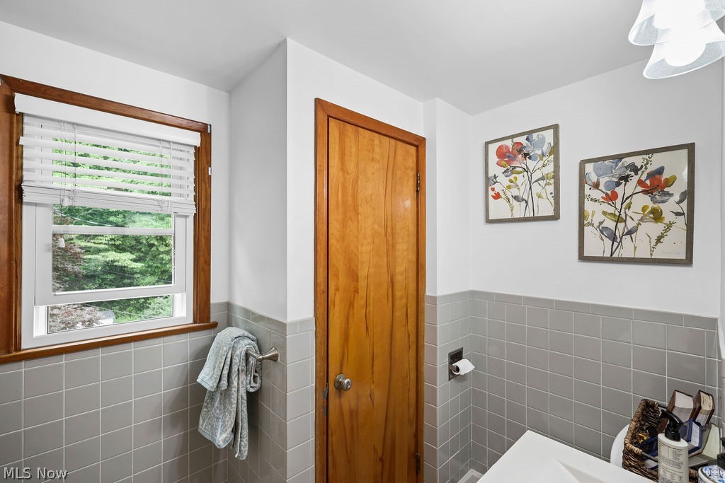 2591-2593 16th Street Cuyahoga Falls OH 44223
