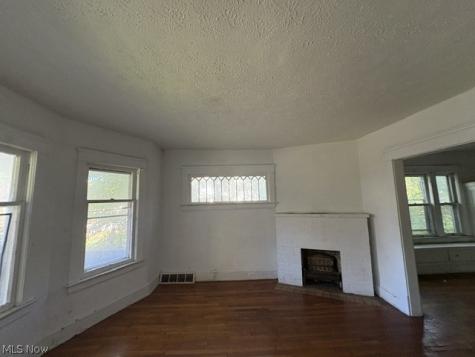 10114 Parkgate Avenue Cleveland OH 44108