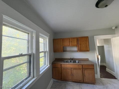 10114 Parkgate Avenue Cleveland OH 44108
