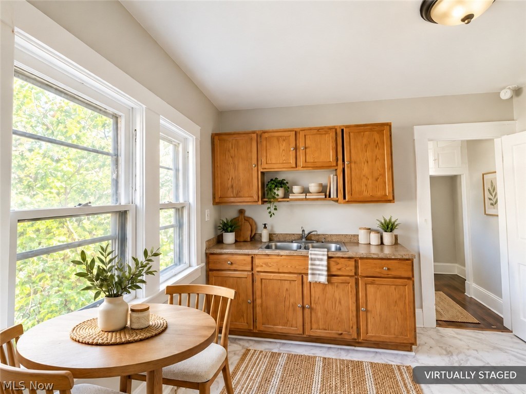 10114 Parkgate Avenue Cleveland OH 44108