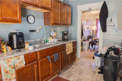 6004 Lexington Avenue Cleveland OH 44103