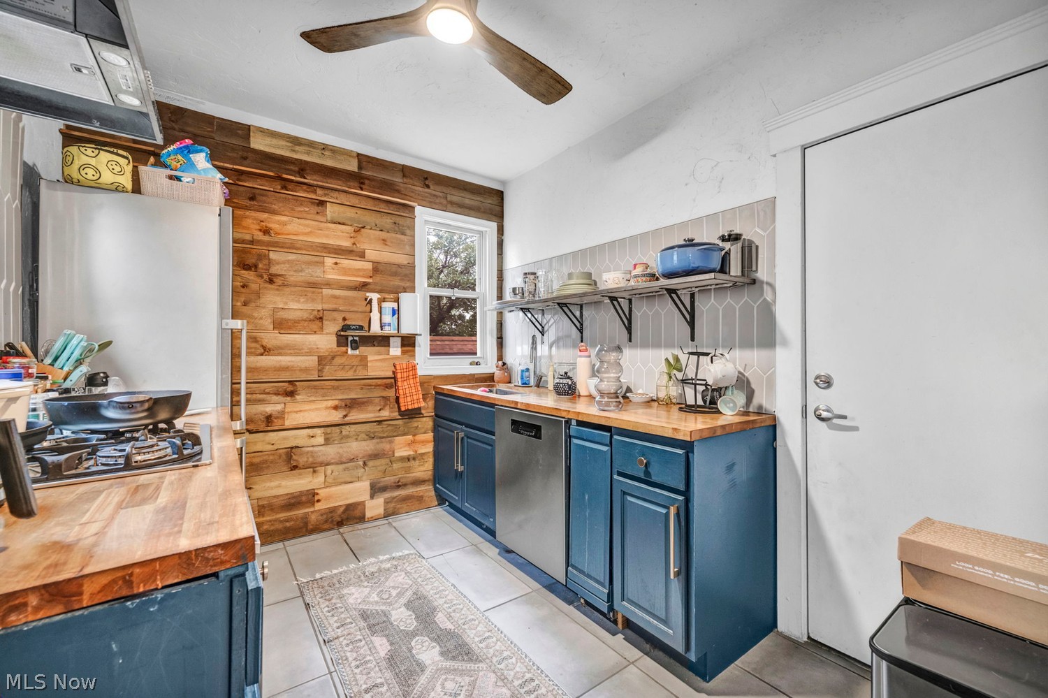 1299 Fry Avenue Lakewood OH 44107