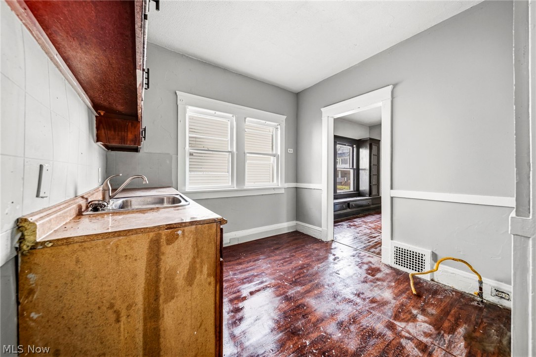 406 E 148th Street Cleveland OH 44110