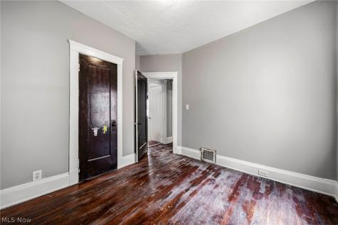 406 E 148th Street Cleveland OH 44110
