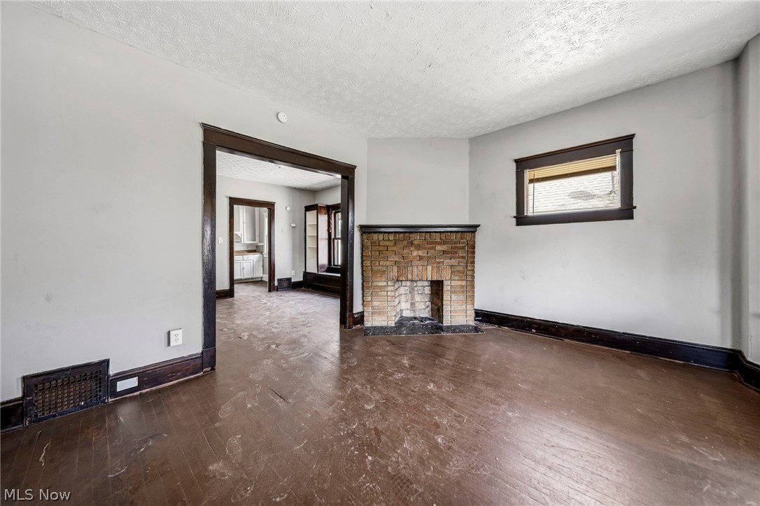 406 E 148th Street Cleveland OH 44110