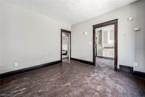 406 E 148th Street Cleveland OH 44110