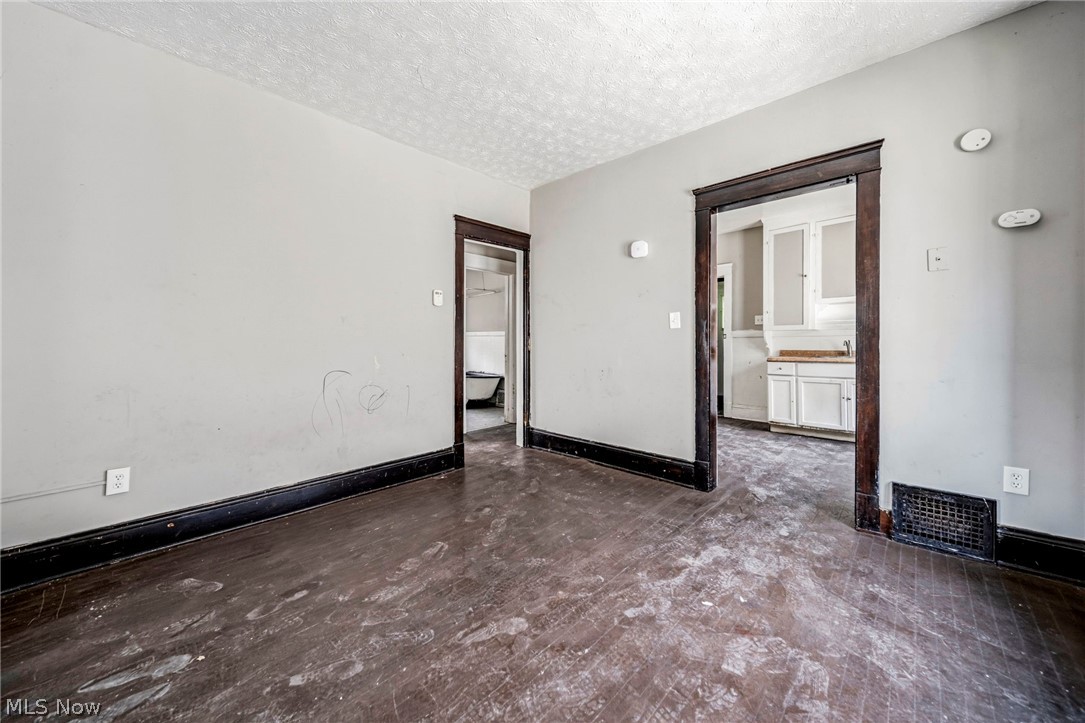 406 E 148th Street Cleveland OH 44110