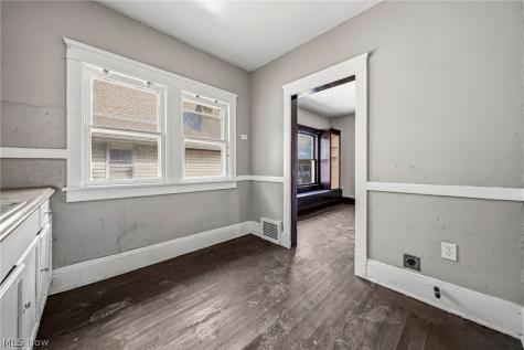 406 E 148th Street Cleveland OH 44110