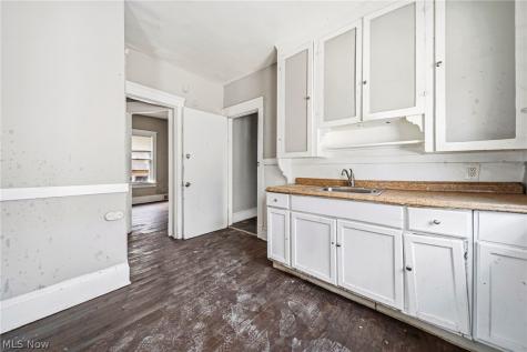 406 E 148th Street Cleveland OH 44110