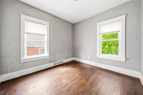 406 E 148th Street Cleveland OH 44110