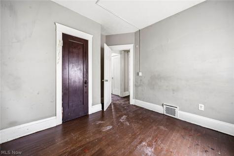 406 E 148th Street Cleveland OH 44110
