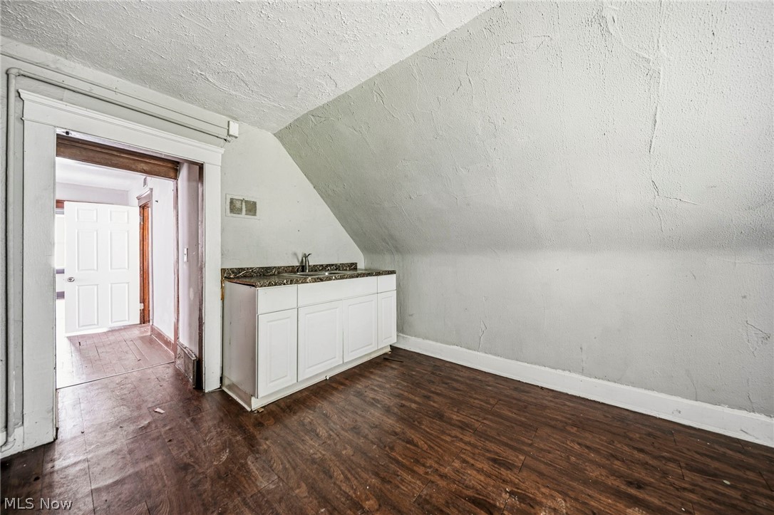 406 E 148th Street Cleveland OH 44110