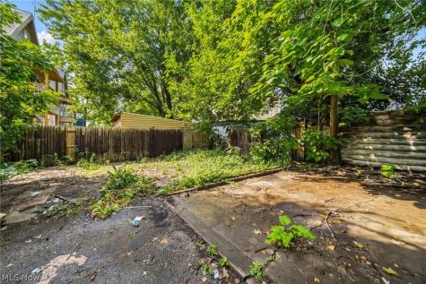406 E 148th Street Cleveland OH 44110