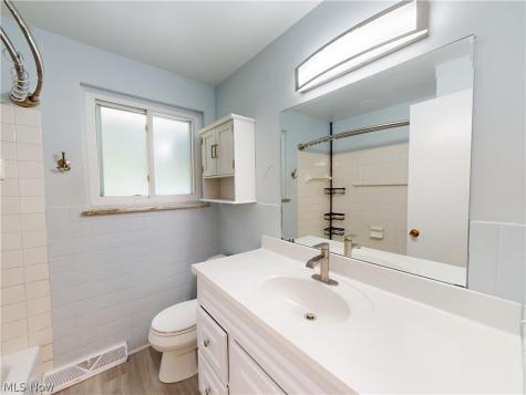 1187 Bonnie Lane Mayfield Heights OH 44124