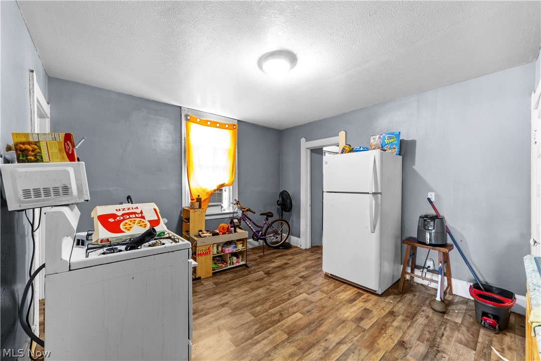 122 Elbe Street Elyria OH 44035