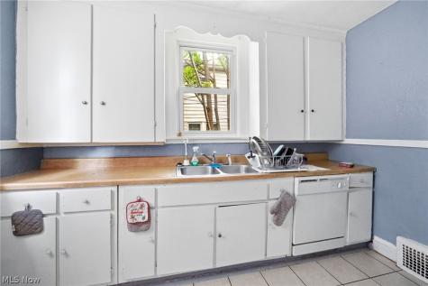 17411 Chagrin Boulevard Shaker Heights OH 44120