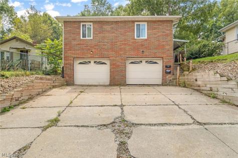 2358 & 2360 Congo Street Akron OH 44305