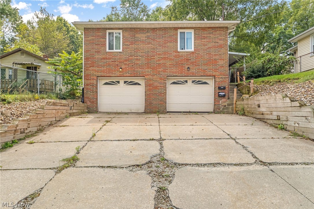 2358 & 2360 Congo Street Akron OH 44305
