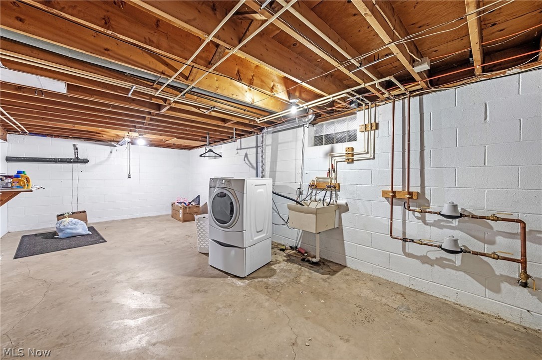 2358 & 2360 Congo Street Akron OH 44305