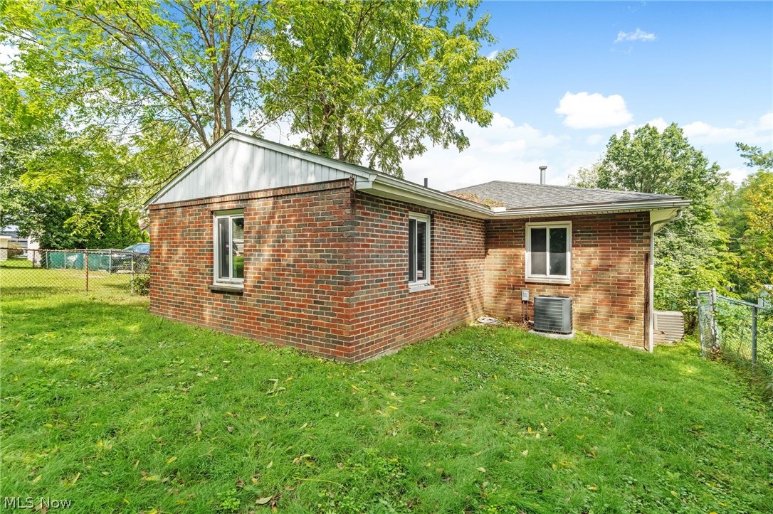 2358 & 2360 Congo Street Akron OH 44305