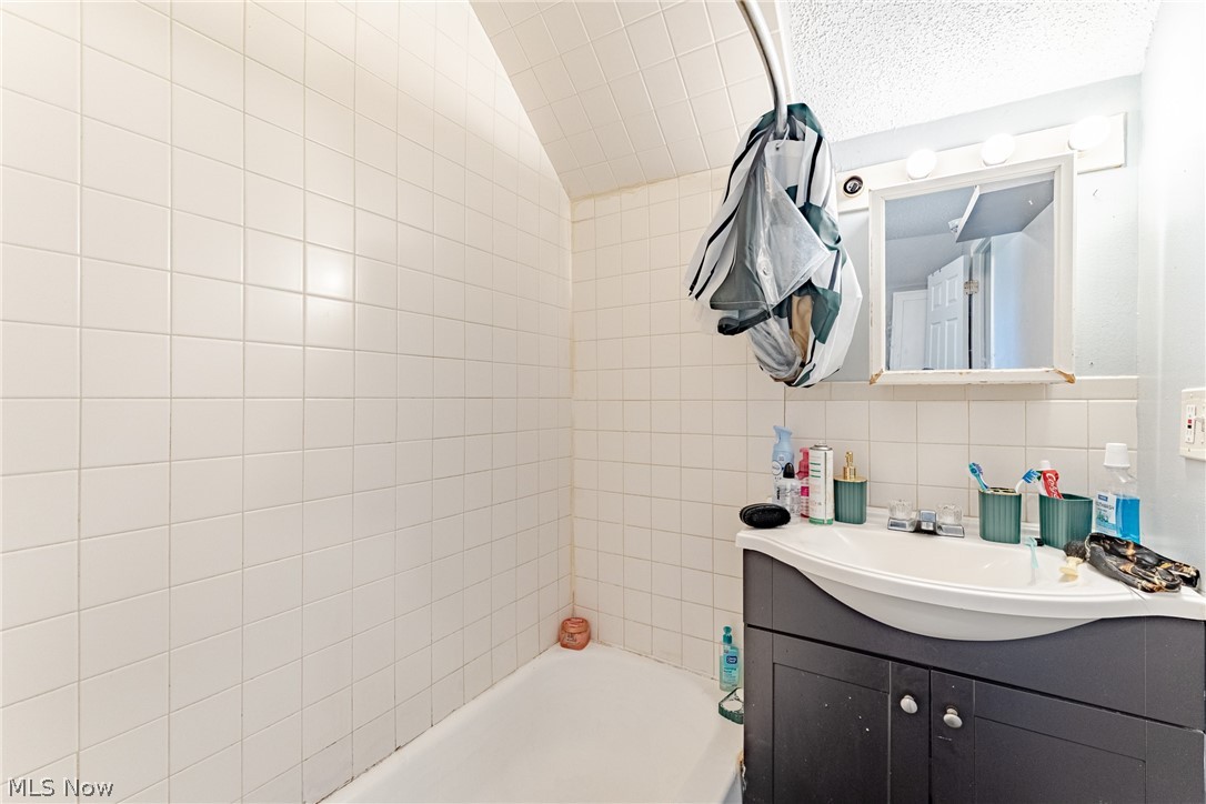 7602 Berry Avenue Cleveland OH 44102