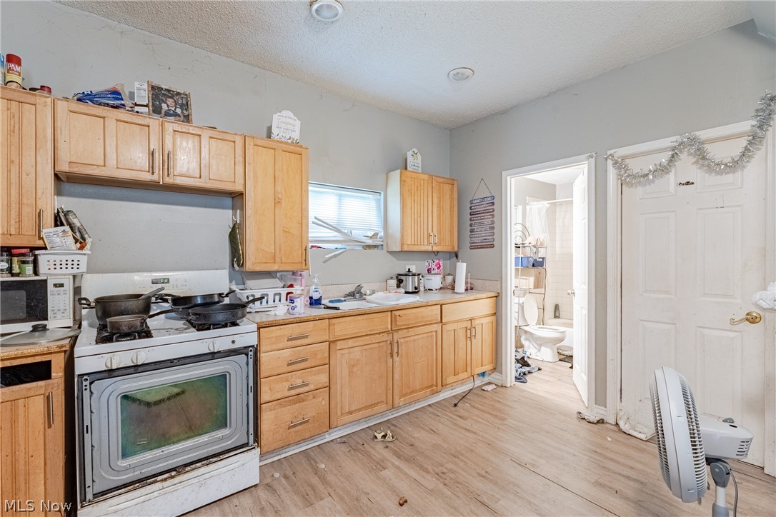 7602 Berry Avenue Cleveland OH 44102