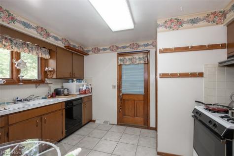 5144 Orchard Park Drive Parma OH 44134