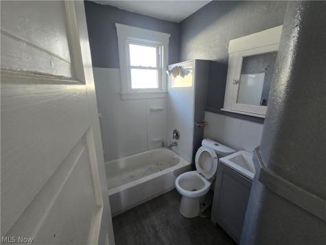 1087 E 64th Street Cleveland OH 44103