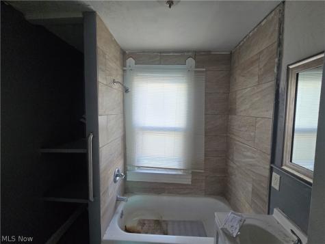 1087 E 64th Street Cleveland OH 44103