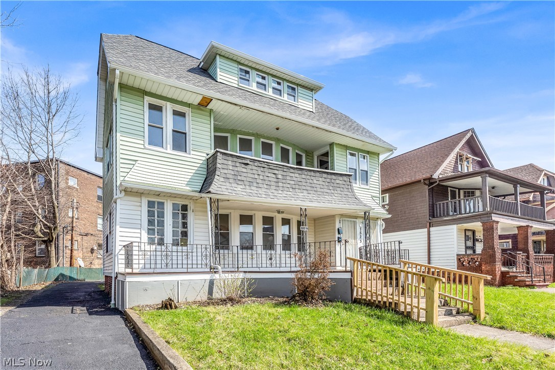 1523 Hillcrest Road East Cleveland OH 44118