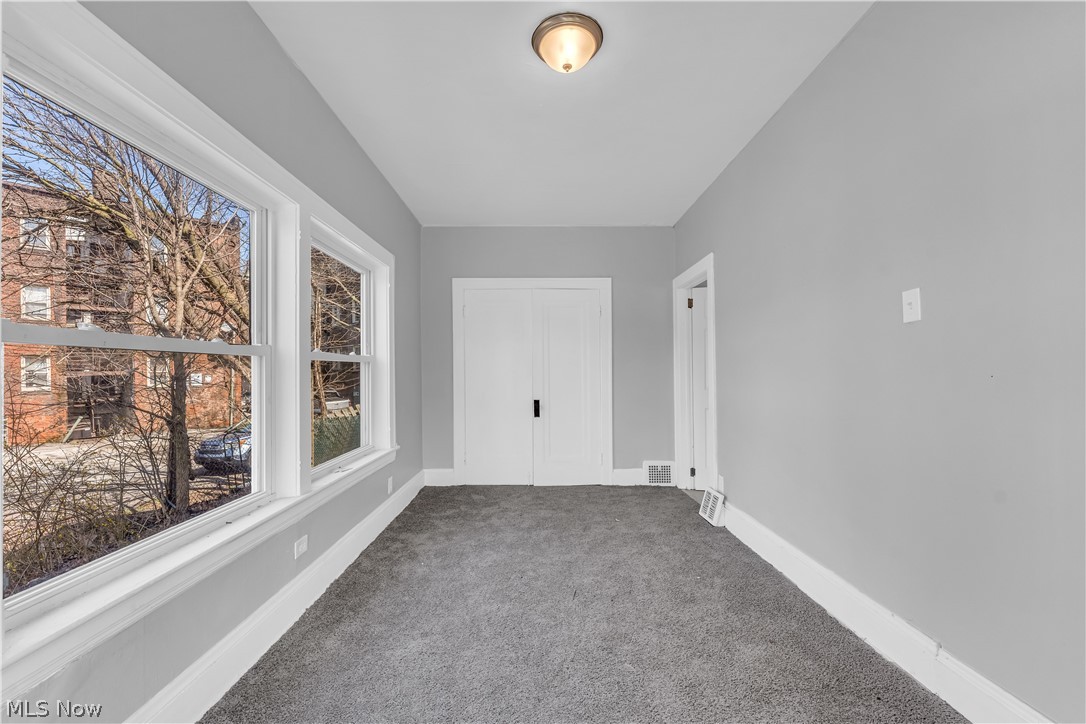 1523 Hillcrest Road East Cleveland OH 44118