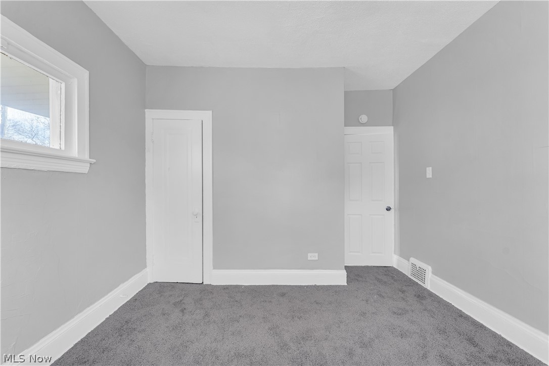 1523 Hillcrest Road East Cleveland OH 44118