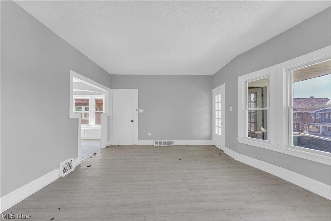 1523 Hillcrest Road East Cleveland OH 44118