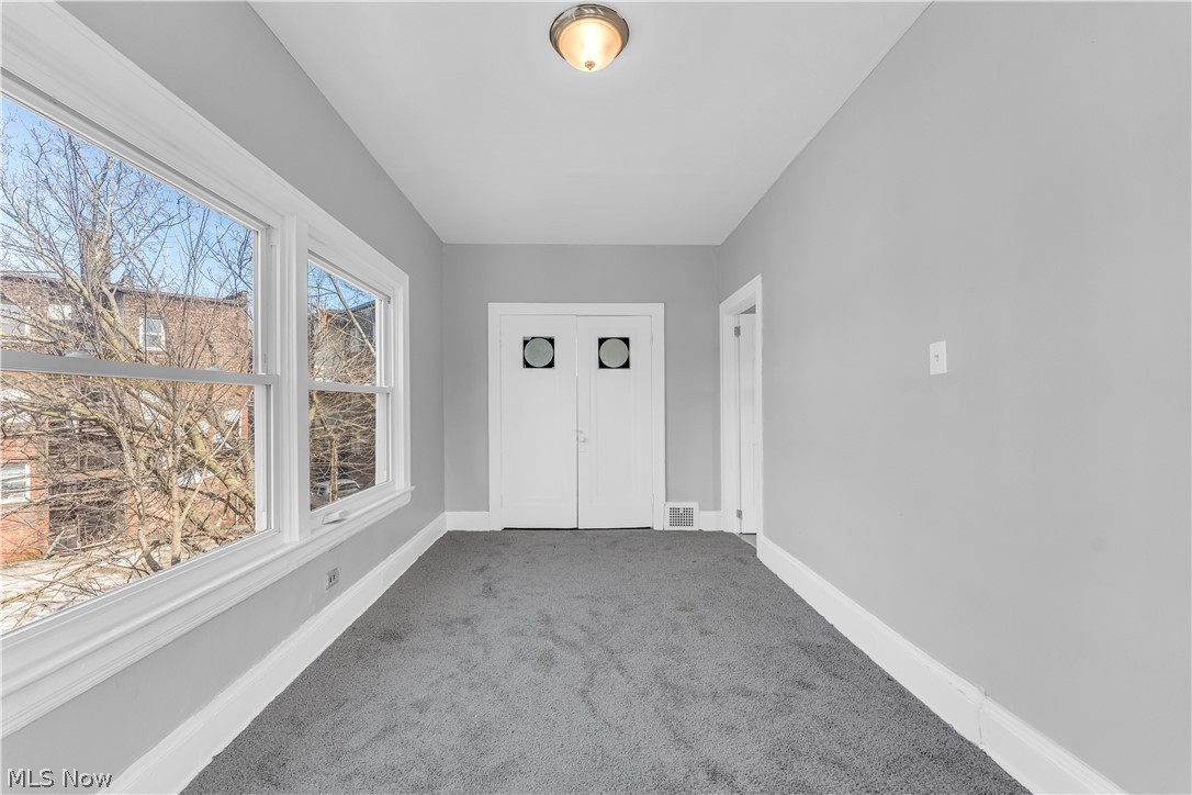 1523 Hillcrest Road East Cleveland OH 44118