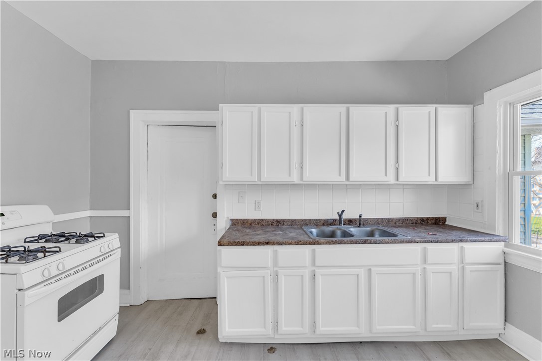 1523 Hillcrest Road East Cleveland OH 44118