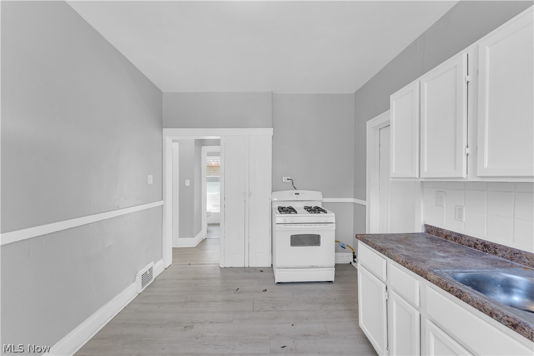 1523 Hillcrest Road East Cleveland OH 44118