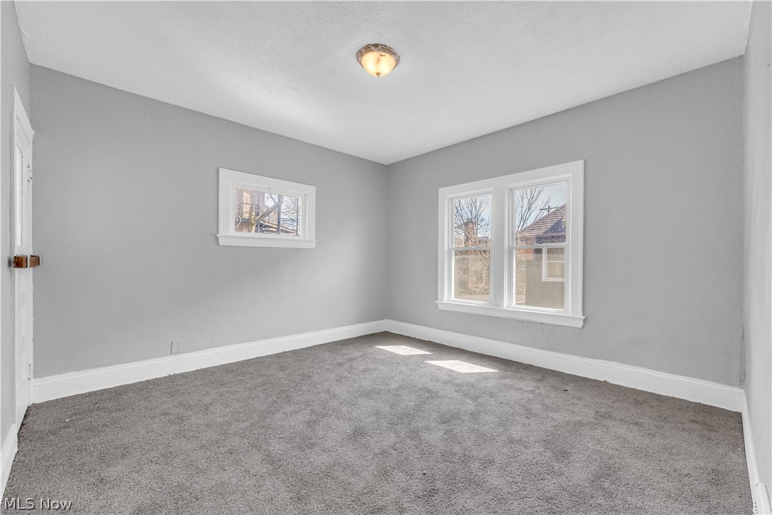 1523 Hillcrest Road East Cleveland OH 44118