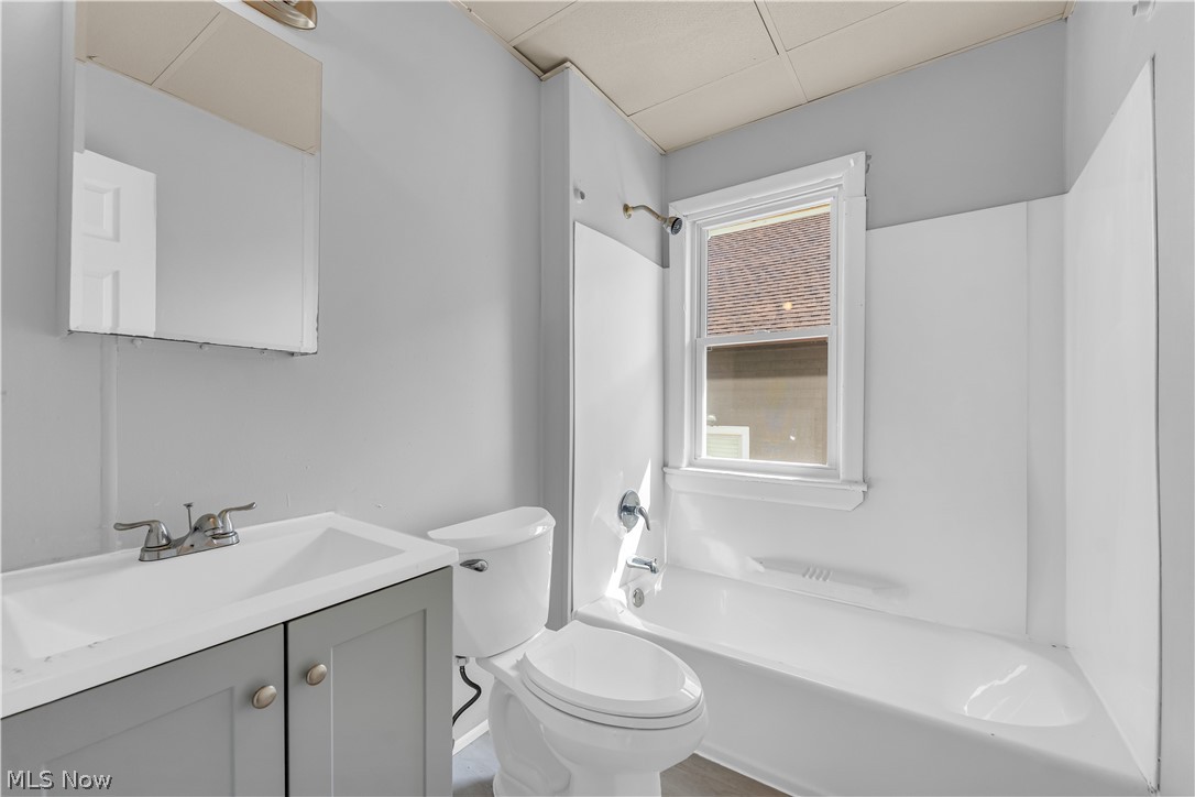 1523 Hillcrest Road East Cleveland OH 44118
