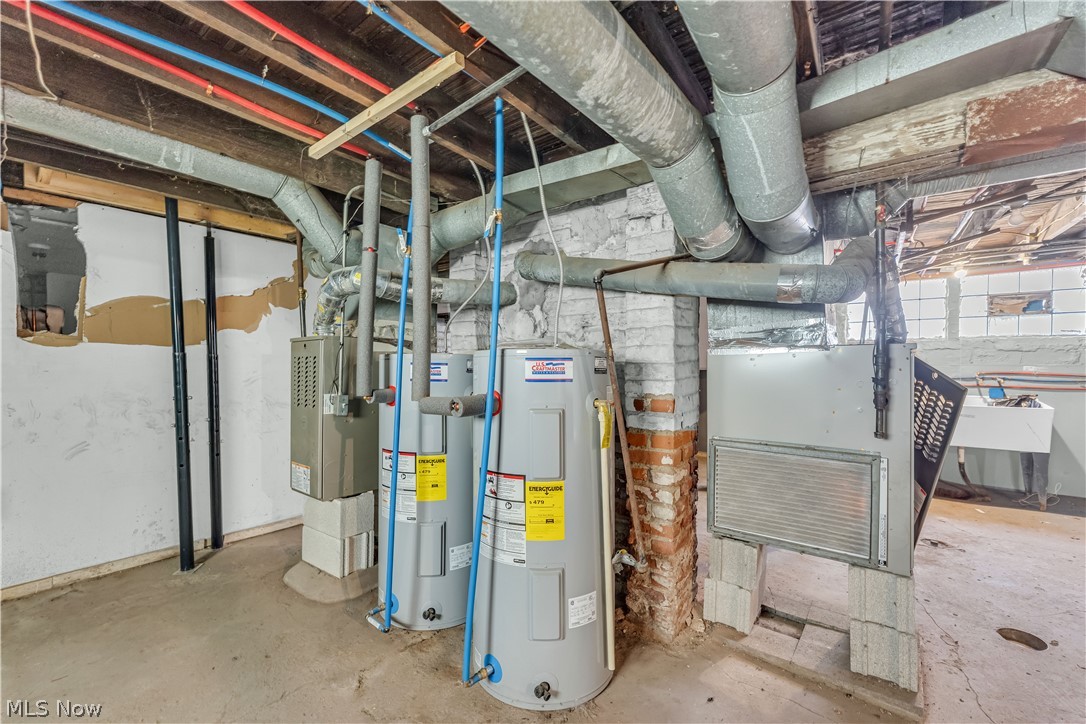 1523 Hillcrest Road East Cleveland OH 44118