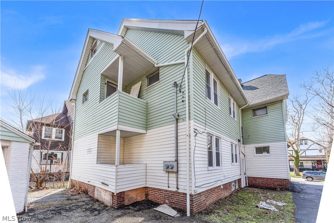 1523 Hillcrest Road East Cleveland OH 44118