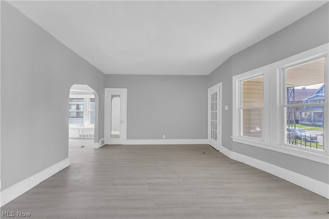 1523 Hillcrest Road East Cleveland OH 44118